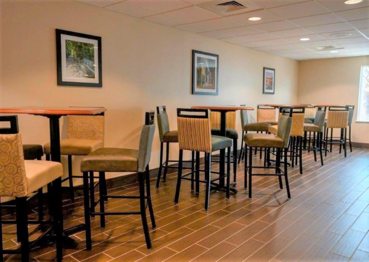 Comfort Inn & Suites Patriots Point Mount Pleasant Luaran gambar