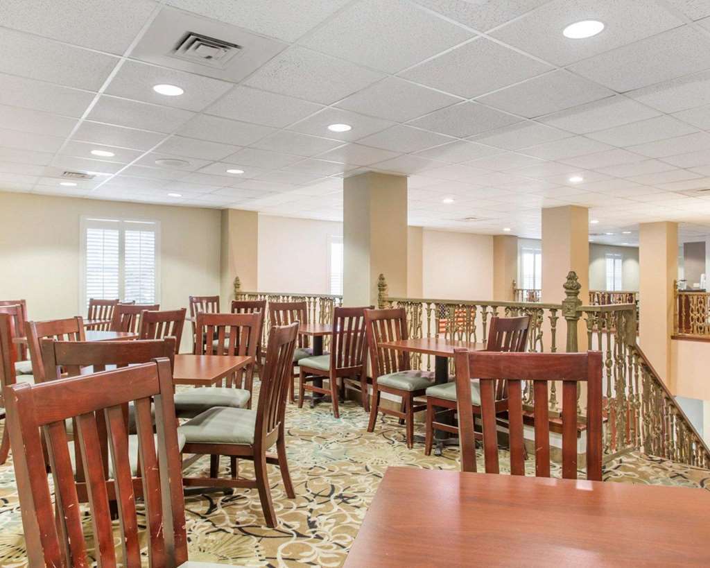 Comfort Inn & Suites Patriots Point Mount Pleasant Restoran gambar